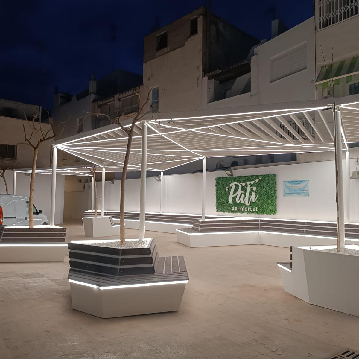 Recon Arquitectura, en colaboración con un estudio de Vinaroz, propuso esta pérgola para la regeneración de la plaza del mercado