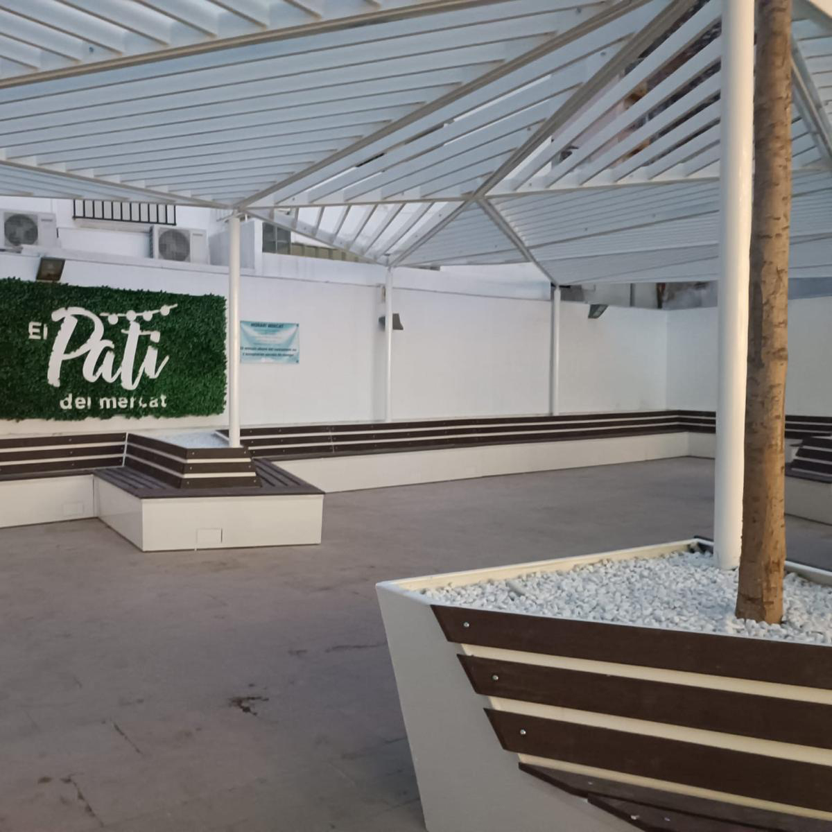 Recon Arquitectura, en colaboración con un estudio de Vinaroz, propuso esta pérgola para la regeneración de la plaza del mercado