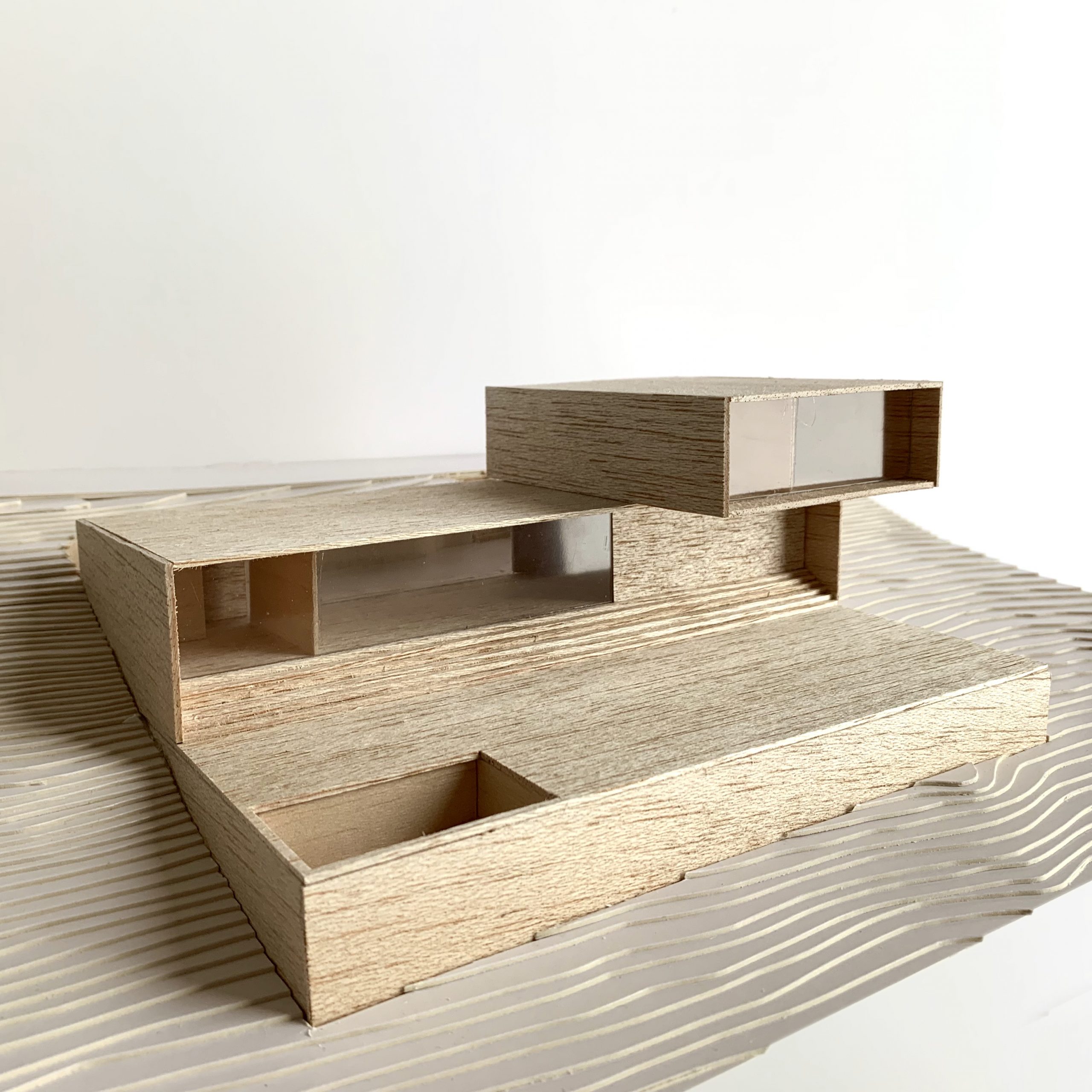 Esta vivienda unifamiliar diseñada por Recon Arquitectura propone que la casa se vuelque hacia el paisaje como un enorme mirador