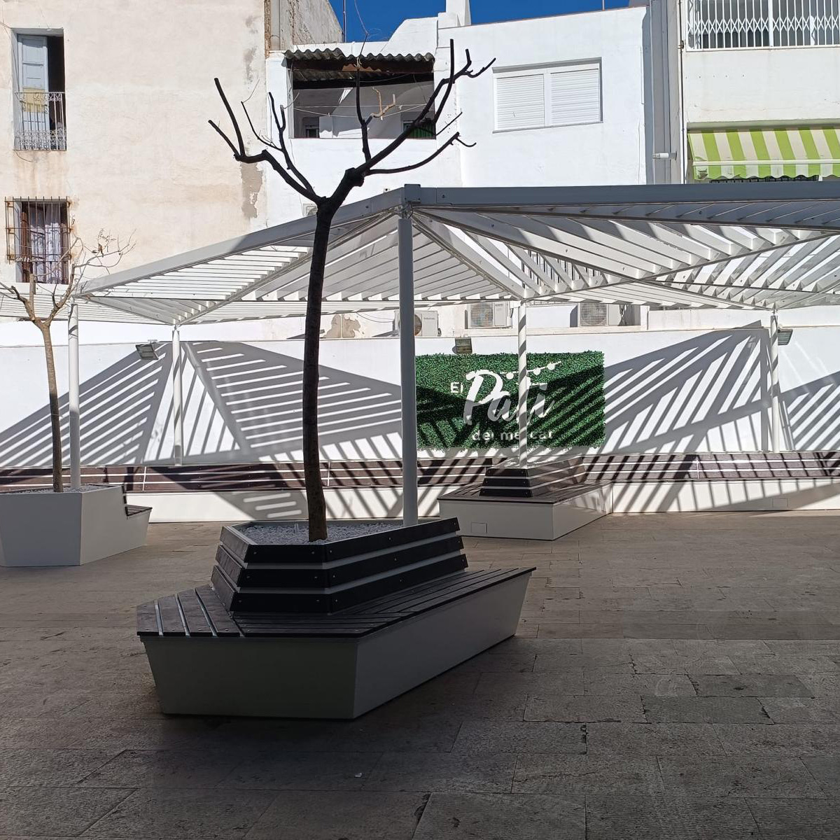 Recon Arquitectura, en colaboración con un estudio de Vinaroz, propuso esta pérgola para la regeneración de la plaza del mercado